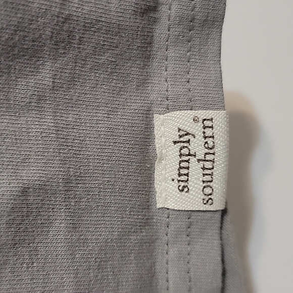 WOMENS SIMPLY SOUTHERN T-SHIRT COLOR GREY SHORT SLEEVES SIZE M LOGO - Picture 2 of 5